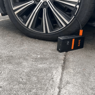 AkuBoost Pro 4 w 1 - odpal i napompuj koła